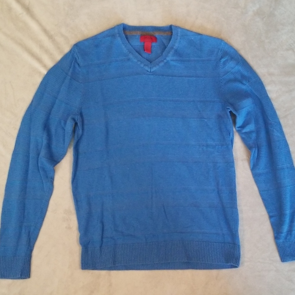 Men's slim fit v-neck sweater